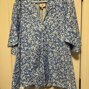 Tuckernuck Flutter Sleeve Floral Blue and White Women's Top
